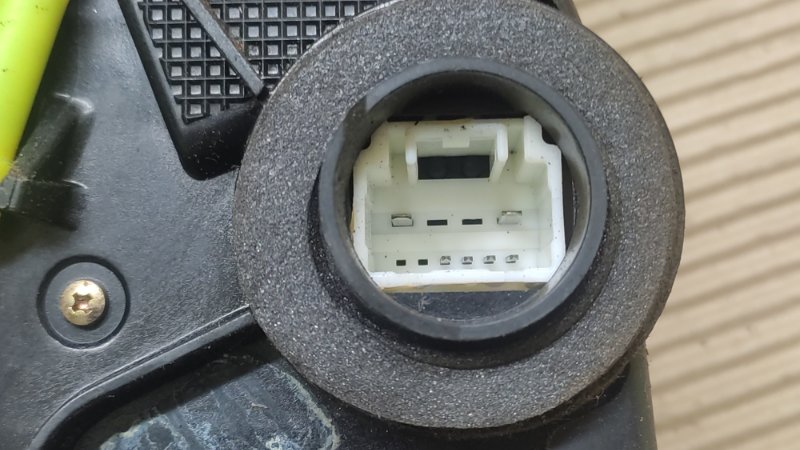 Замок двери передний правый COROLLA 120 00-07 2004 ZZE130L 1.8L 1ZZ-FE