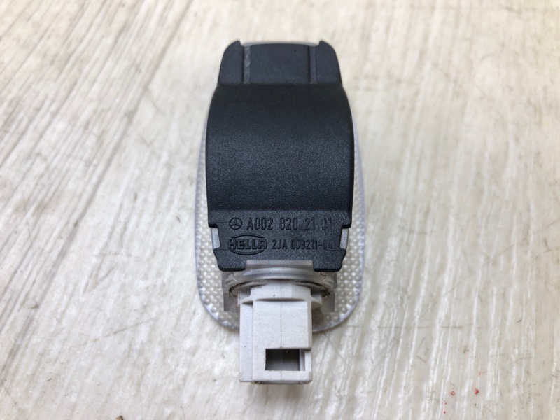 Плафон салона QX30 16-20 2016 Внедорожник 2.0 20PET