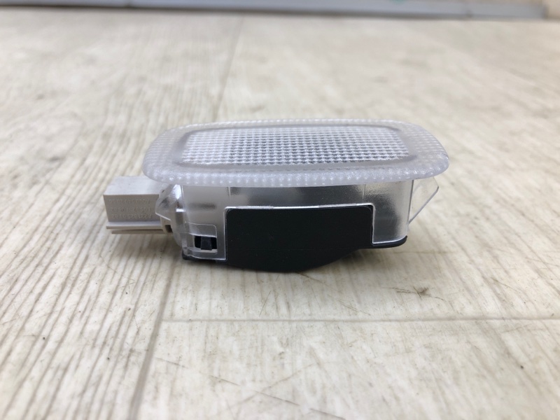 Плафон салона QX30 16-20 2016 Внедорожник 2.0 20PET