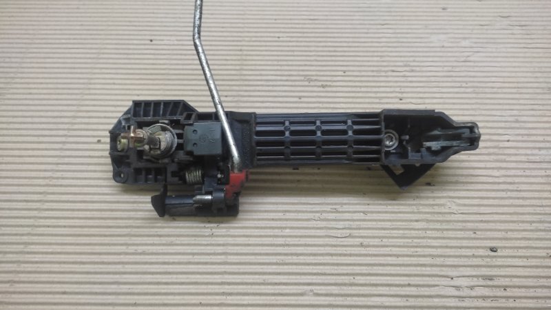 Ручка двери наружная передняя правая TOYOTA COROLLA 120 00-07 ZZE130L 1.8L 1ZZ-FE