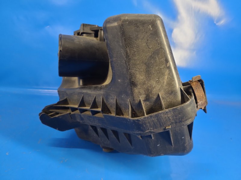 Корпус воздушного фильтра TOYOTA AURIS 13-18