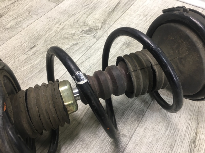 Амортизатор передний левый AVENSIS 03-08 Минивэн Амортизатор передний левый AVENSIS 03-08 Минивэн