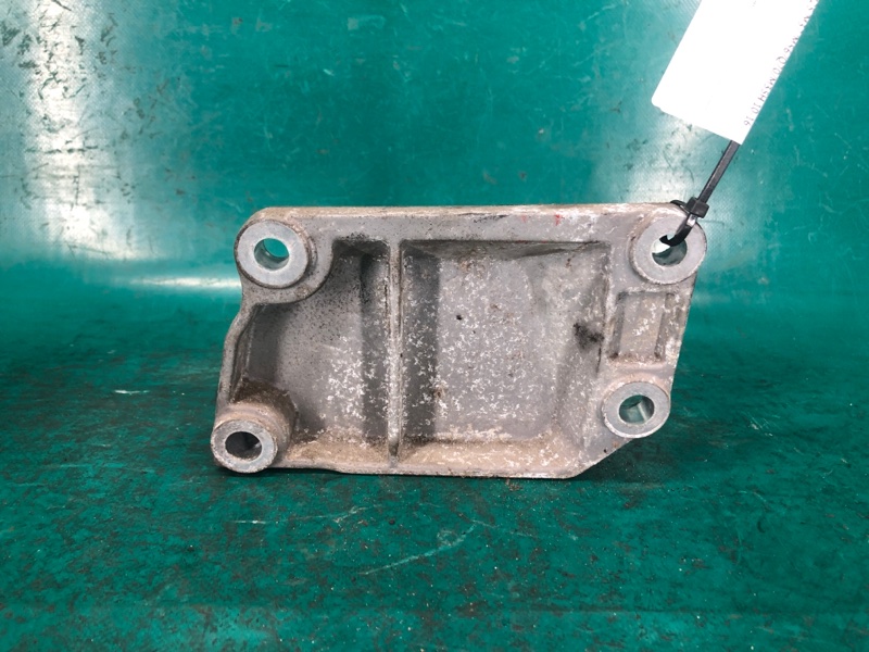 Кронштейн опоры двигателя правый M25/M37/M56/Q70/M35H 10-16 2010 Седан 3.7 VQ37VHR