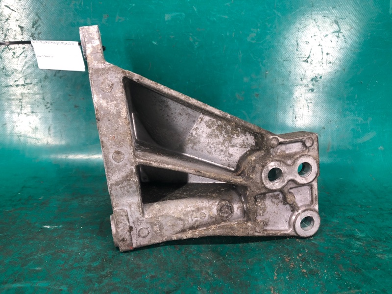 Кронштейн опоры двигателя правый INFINITI M25/M37/M56/Q70/M35H 10-16 Седан 3.7 VQ37VHR