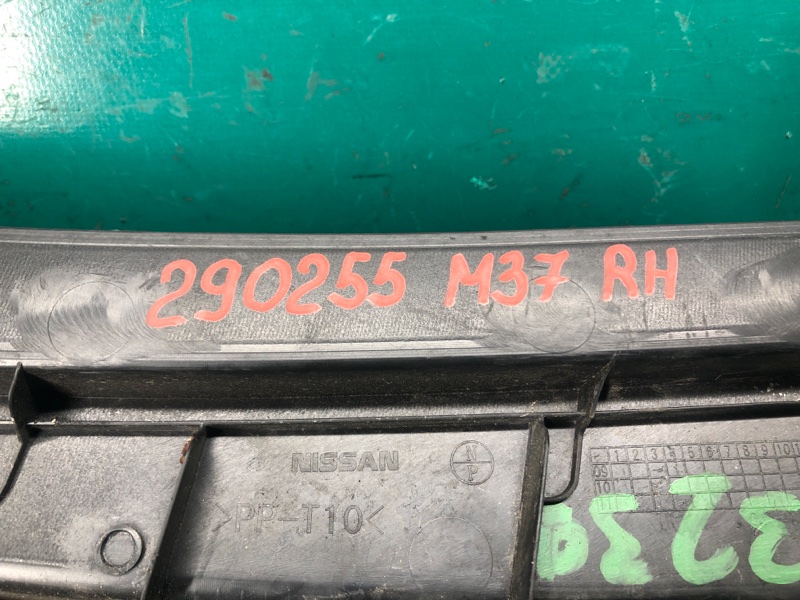 Пластик под лобовое стекло / Жабо правый M25/M37/M56/Q70/M35H 10-16 2010 Седан 3.7 VQ37VHR