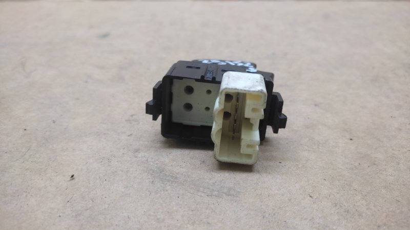 Кнопка стеклоподъемника задняя левая TOYOTA COROLLA 120 00-07 ZZE130L 1.8L 1ZZ-FE