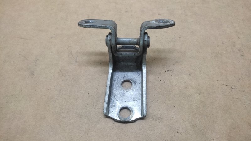 Петля двери нижняя задняя левая COROLLA 120 00-07 2004 ZZE130L 1.8L 1ZZ-FE