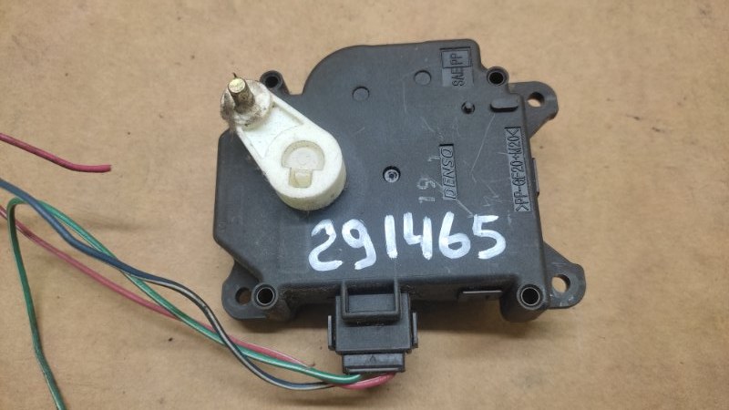 Моторчик заслонки печки TOYOTA MATRIX 02-08 87106-02020 Б/У