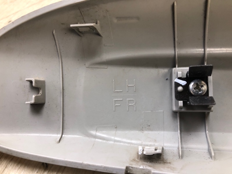 Заглушка рейлинга передняя левая SORENTO XM 09-14 2012 XM 2.4 G4KJ