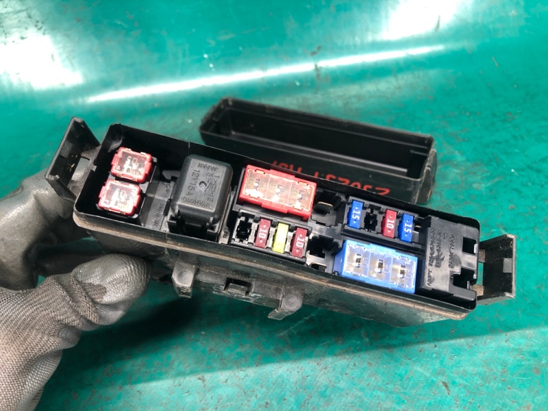 Блок предохранителей моторный отсек INFINITI M25/M37/M56/Q70/M35H 10-16 2010 Седан 3.7 VQ37VHR 24381-7990A Б/У