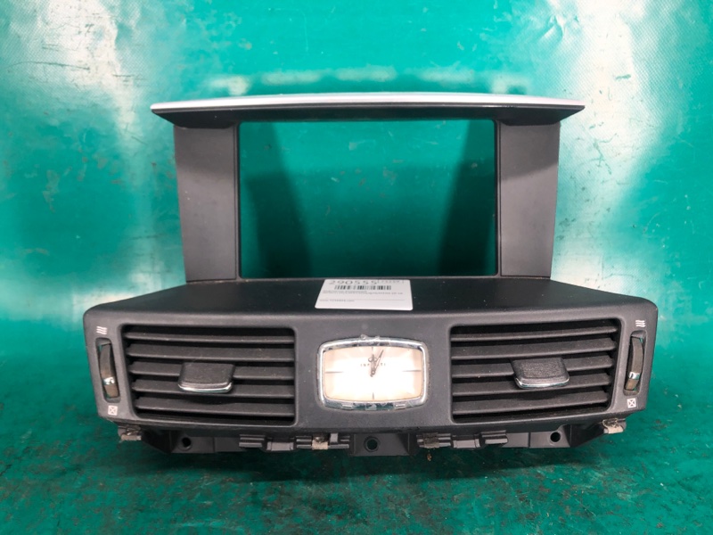 Дефлектор воздушный INFINITI M25/M37/M56/Q70/M35H 10-16 2010 Седан 3.7 VQ37VHR 68750-1ME0B Б/У