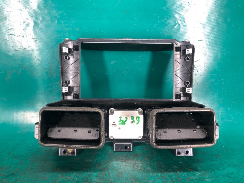 Дефлектор воздушный M25/M37/M56/Q70/M35H 10-16 2010 Седан 3.7 VQ37VHR