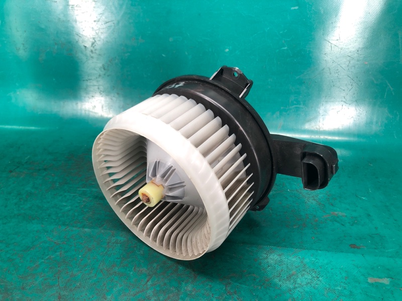 Моторчик печки INFINITI M25/M37/M56/Q70/M35H 10-16 2010 Седан 3.7 VQ37VHR 27220-1MA0A Б/У