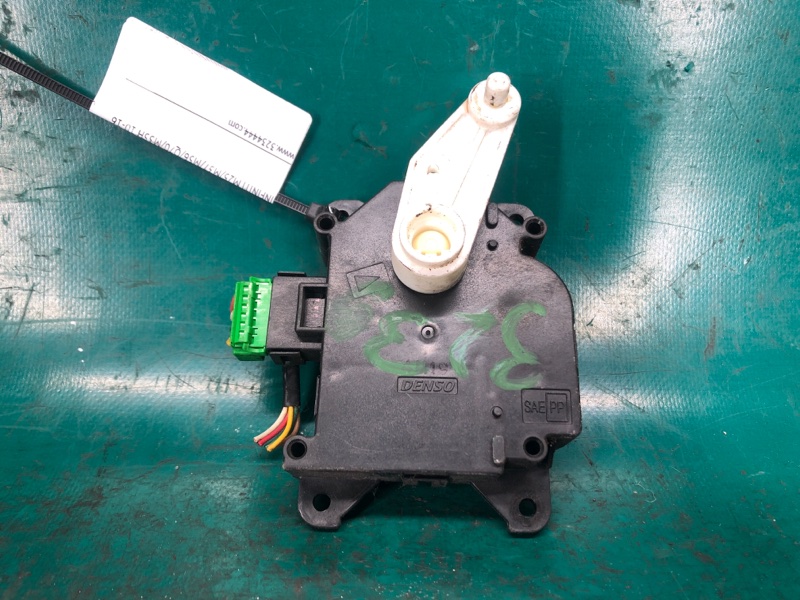Моторчик заслонки печки INFINITI M25/M37/M56/Q70/M35H 10-16 2010 Седан 3.7 VQ37VHR 113800-2320 Б/У