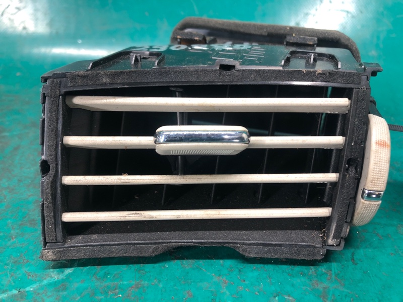 Дефлектор воздушный левый M25/M37/M56/Q70/M35H 10-16 2010 Седан 3.7 VQ37VHR