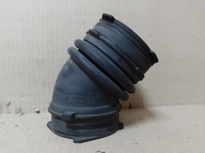 Патрубок воздушного фильтра TOYOTA PRIUS - 30 09-17 17882-37040 Б/У