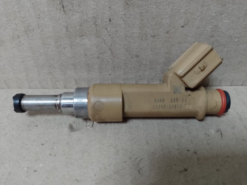 Форсунка топливная TOYOTA PRIUS - 30 09-17 23209-39146 Б/У