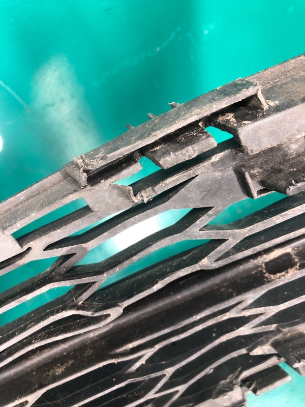 Решетка переднего бампера M25/M37/M56/Q70/M35H 10-16 2010 Седан 3.7 VQ37VHR