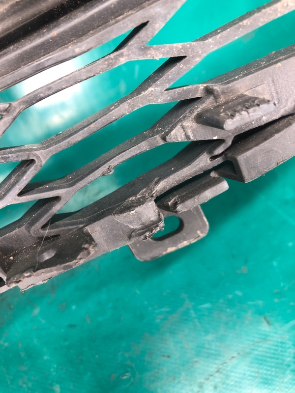 Решетка переднего бампера M25/M37/M56/Q70/M35H 10-16 2010 Седан 3.7 VQ37VHR