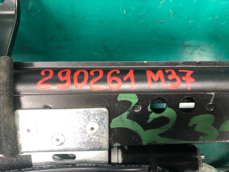 Шторка окна M25/M37/M56/Q70/M35H 10-16 2010 Седан 3.7 VQ37VHR