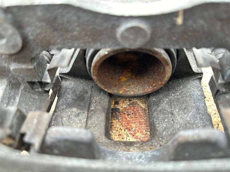 Суппорт тормозной передний левый SX4 06-13