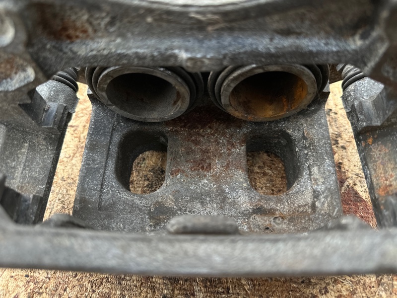 Суппорт тормозной передний правый QX60/JX35 12-20