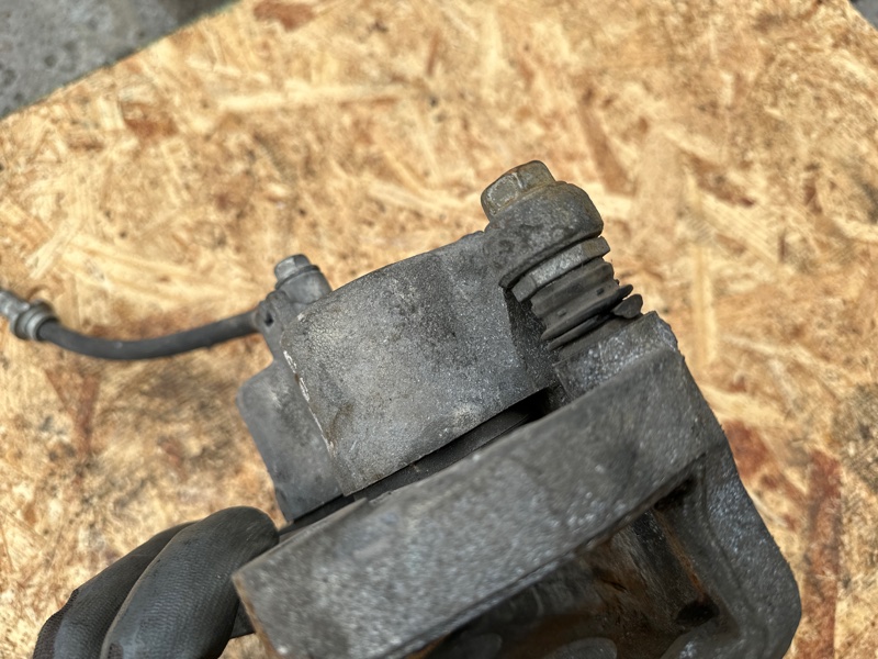 Суппорт тормозной передний правый QX60/JX35 12-20