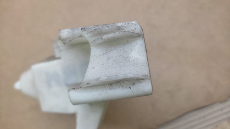 Кронштейн заднего бампера задний левый CX-9 06-16