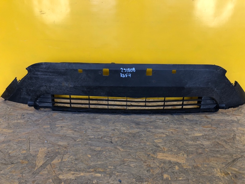 Решетка переднего бампера TOYOTA RAV4 18- Б/У