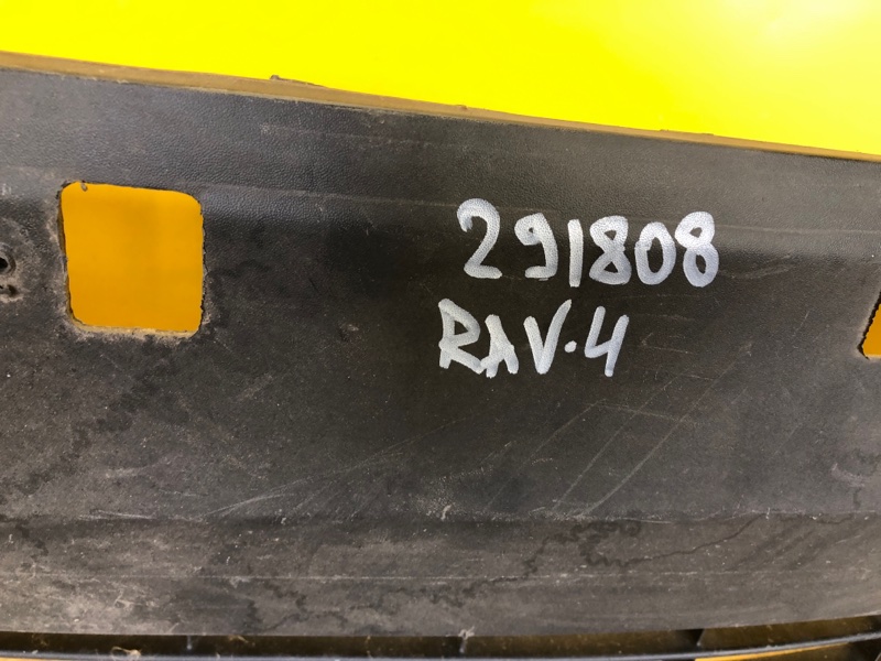 Решетка переднего бампера RAV4 18-