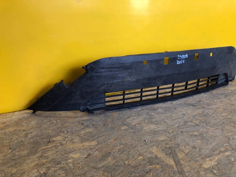 Решетка переднего бампера TOYOTA RAV4 18-