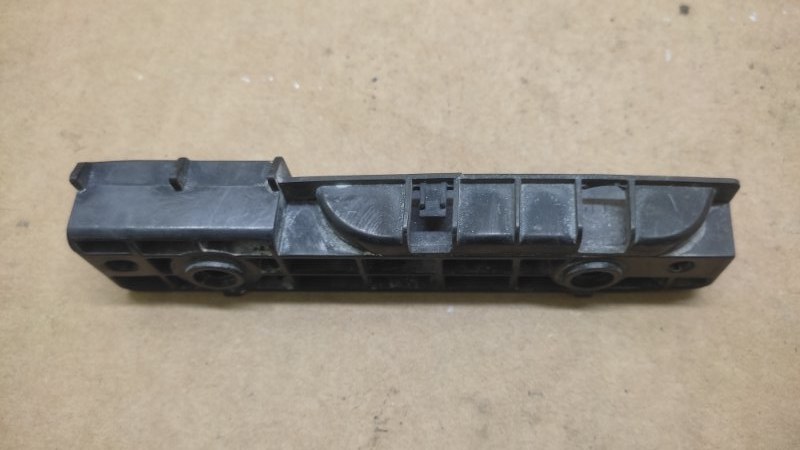 Кронштейн крепления фары передний левый LS460 06-12