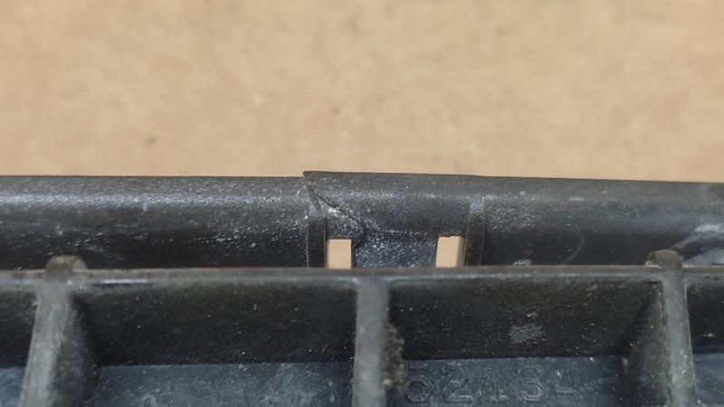 Кронштейн крепления фары передний левый LS460 06-12