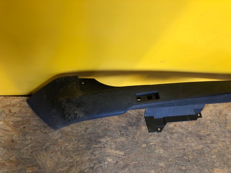 Бампер задний NISSAN NV200 EU 09-