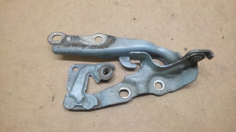 Петля капота левая CAMRY 40 06-11