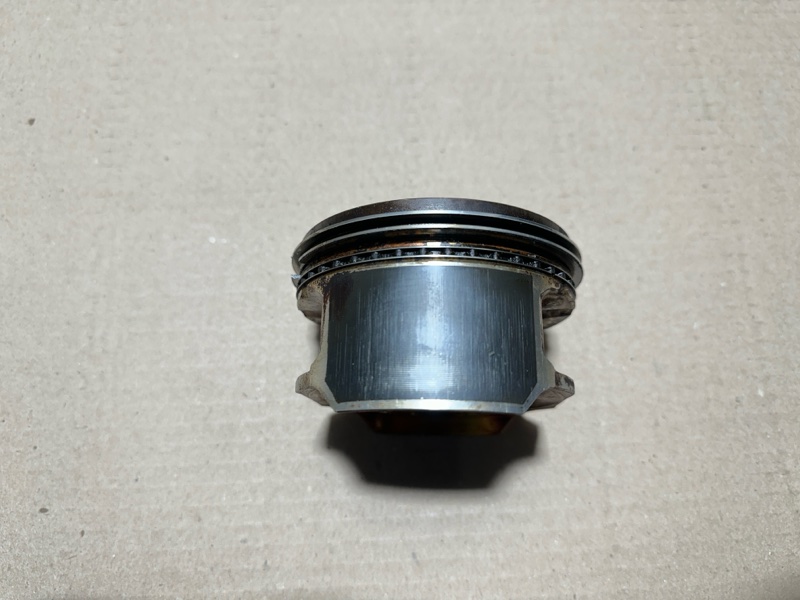 Поршень правый AVALON 99-05 1999 3.0 1MZFE