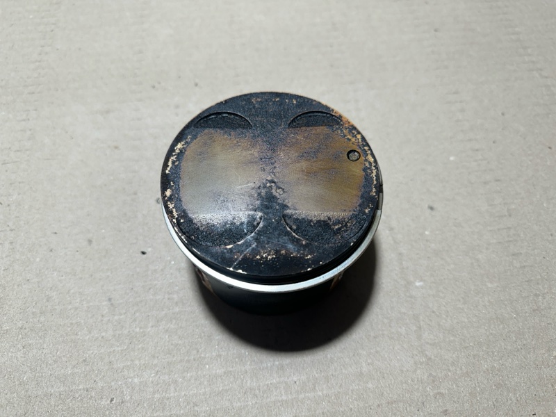 Поршень левый TOYOTA AVALON 99-05 1999 3.0 1MZFE 13301-0A020 Б/У