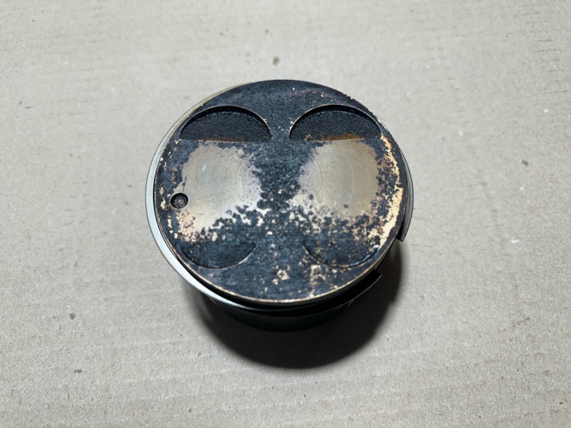 Поршень левый TOYOTA AVALON 99-05 1999 3.0 1MZFE 13301-0A020 Б/У