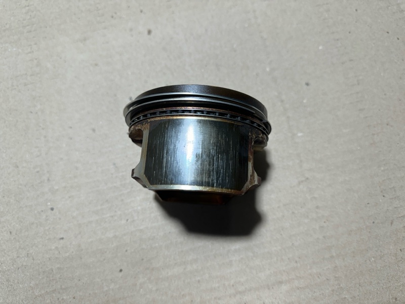 Поршень левый AVALON 99-05 1999 3.0 1MZFE