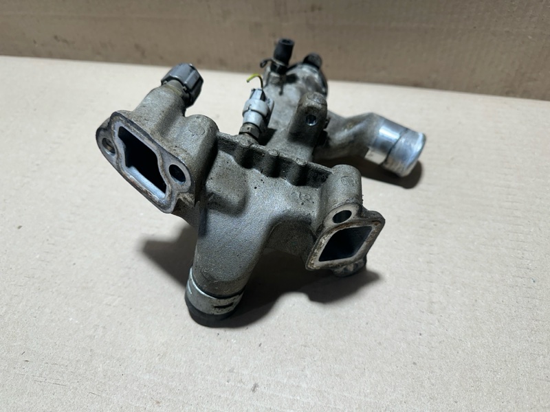 Фланец системы охлаждения TOYOTA AVALON 99-05 3.0 1MZFE