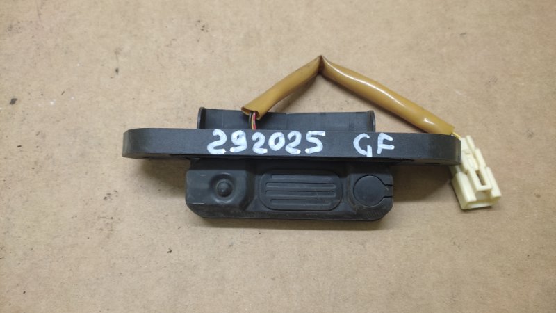 Кнопка открывания багажника наружная MITSUBISHI OUTLANDER GF 12- 5810A077 Б/У