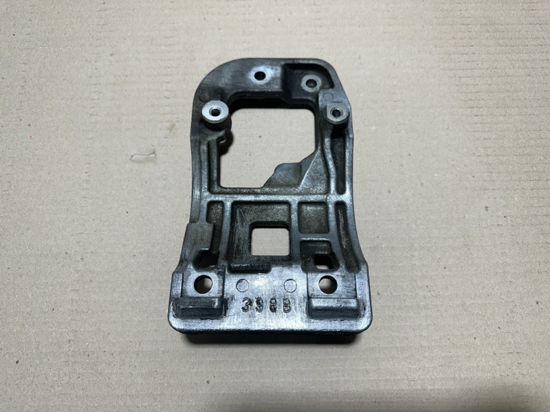 Кронштейн компрессора кондиционера LEXUS ES300 96-01 2000 3.0 1MZFE 88431-33041 Б/У