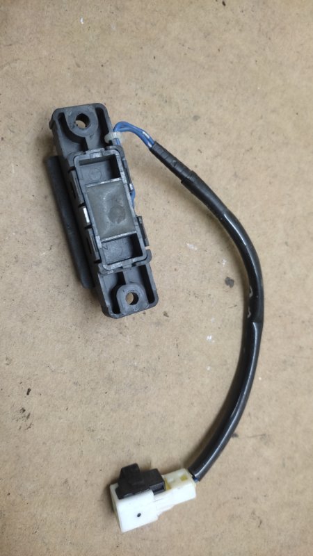 Кнопка открывания багажника наружная SUZUKI KIZASHI 09-14