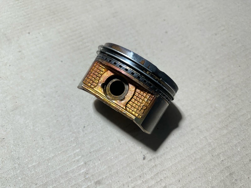 Поршень правый ES300 96-01 2000 3.0 1MZFE