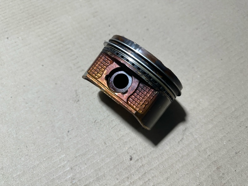 Поршень правый ES300 96-01 2000 3.0 1MZFE