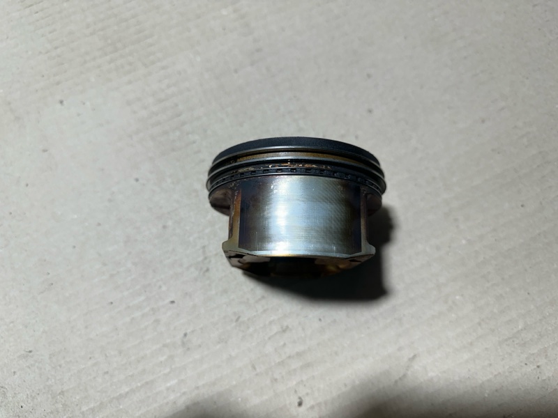 Поршень левый ES300 96-01 2000 3.0 1MZFE Поршень левый ES300 96-01 2000 3.0 1MZFE