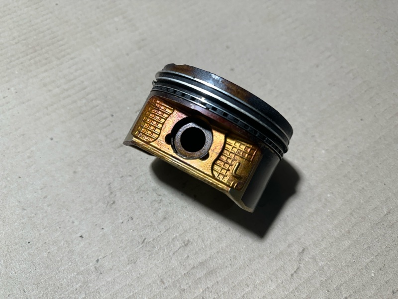 Поршень левый ES300 96-01 2000 3.0 1MZFE Поршень левый ES300 96-01 2000 3.0 1MZFE