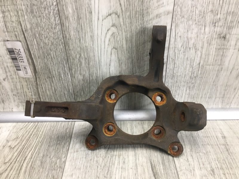 Запчасть кулак поворотный передний правый MITSUBISHI GALANT 03-12 2010 Седан 2.4 4G69 MR589570 Б/У Кулак поворотный передний правый MITSUBISHI GALANT 03-12 2010 Седан 2.4 4G69 MR589570 Б/У