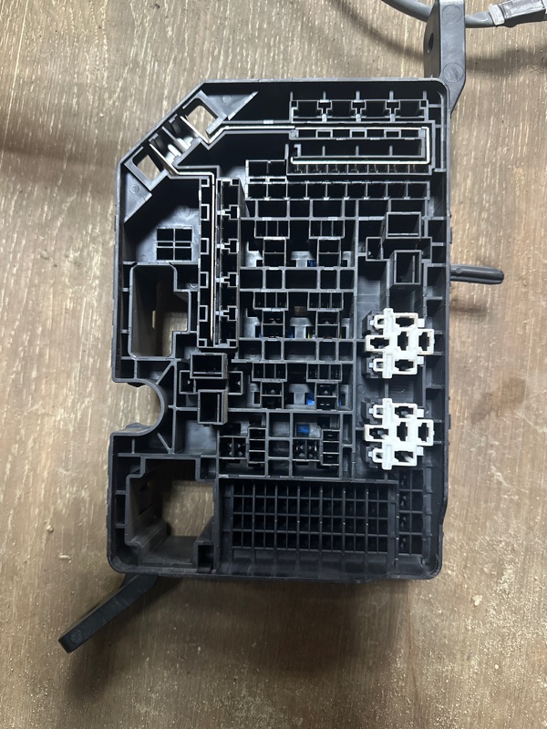 Блок предохранителей моторный отсек TUCSON 04-10