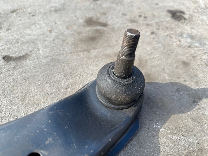 Рычаг передней подвески нижний левый MITSUBISHI GALANT 03-12 Рычаг передней подвески нижний левый MITSUBISHI GALANT 03-12